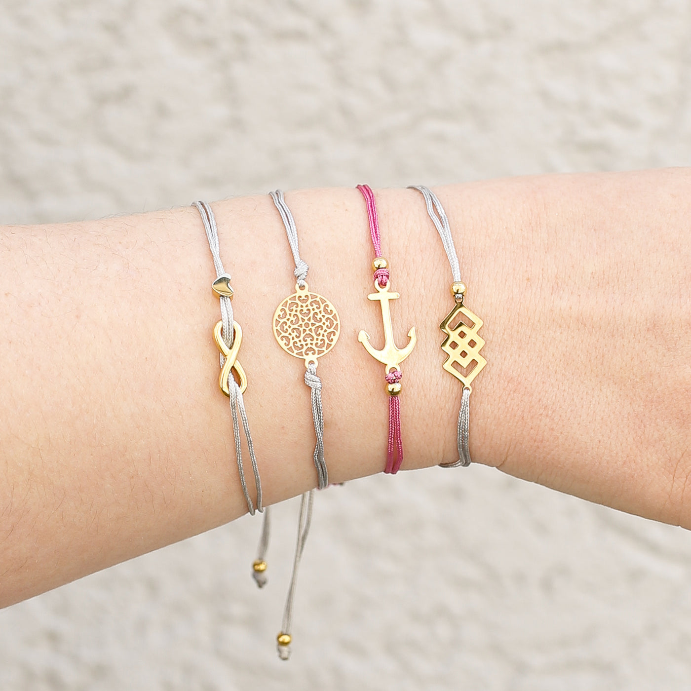 Bracelet with anchor pendant and Happiness greeting card