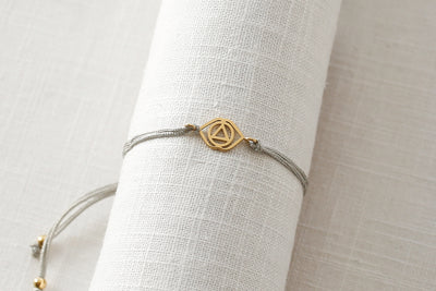 Bracelet with triangle pendant and Happiness greeting card