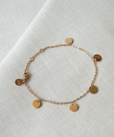 Rose farbenes Armband mit Coin Anhängern und verstellbarem Karabiner Verschluss