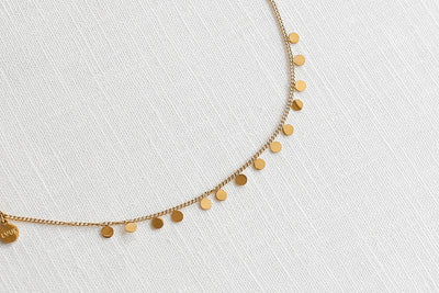 Armband mit Plättchen
