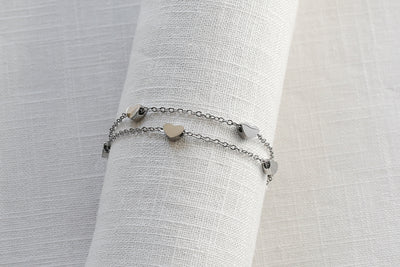 Armband mit Herzen