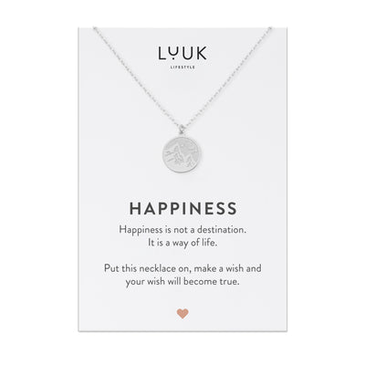 Silberne halskette mit Berg Plättchen Anhänger auf Happiness Spruchkarte von der Marke Luuk Lifestyle