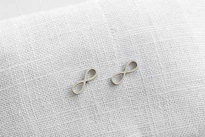 Ohrstecker mit Infinity Symbol