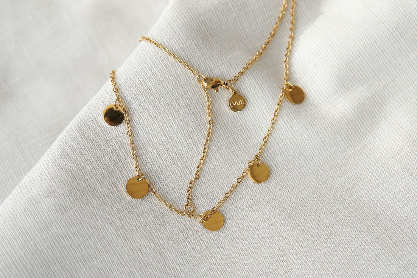 Gold farbene plättchen Halskette mit verstellbarem Verschluss im modernen Stil 