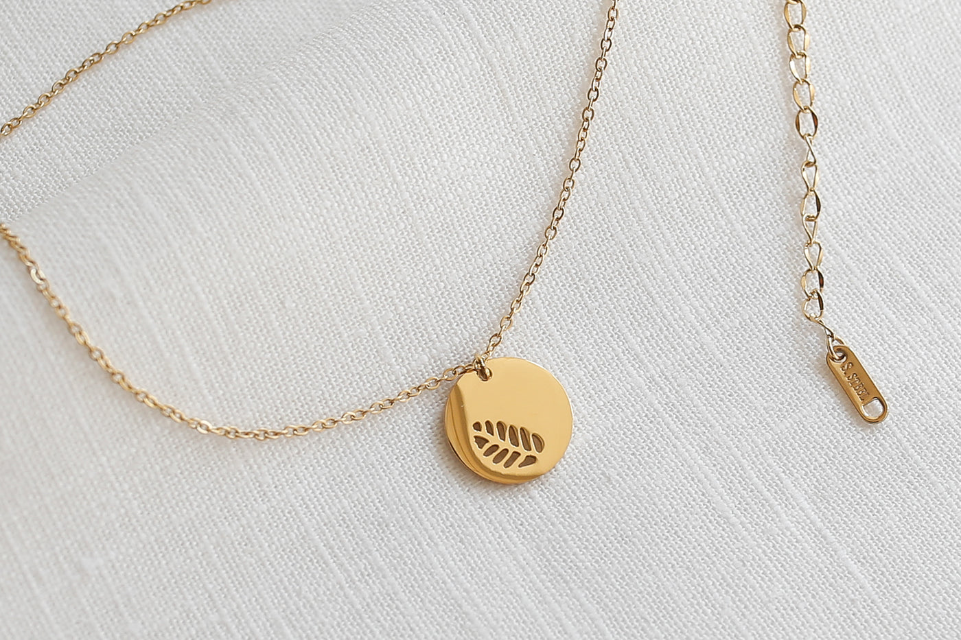 Necklace with elephant and happiness card