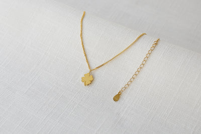 Sterling Silver Necklace with Cloverleaf Pendant and Happiness Greeting Card