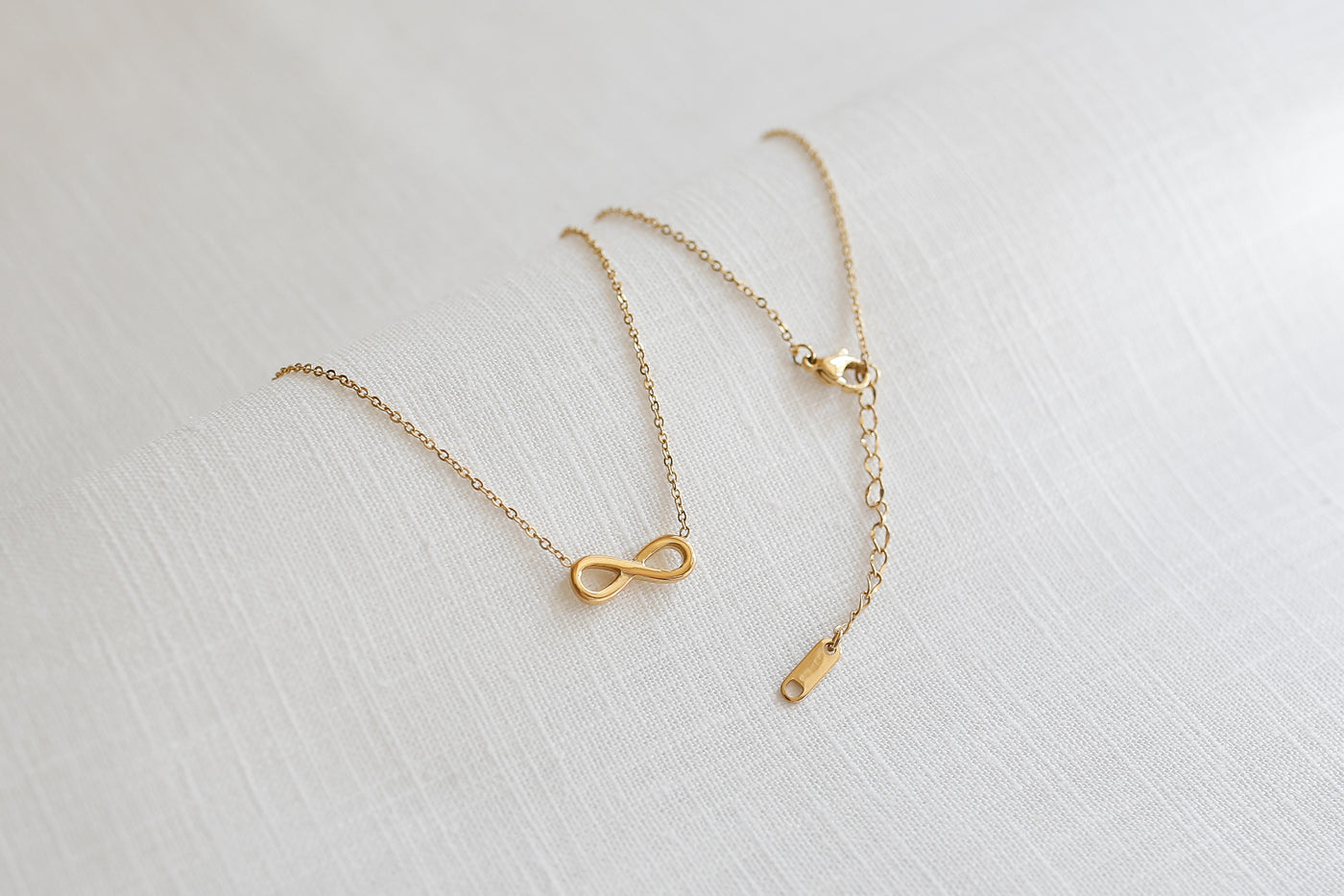 Necklace with heart pendant and Friendship greeting card