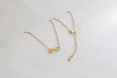 Necklace with heart pendant and Friendship greeting card