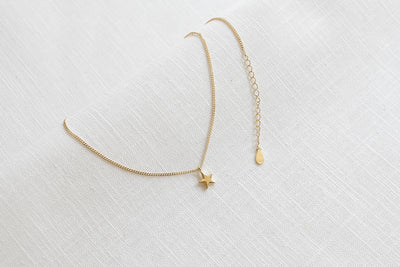 Sterling silver necklace with star pendant and Happiness greeting card