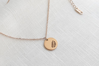 Necklace with elephant and happiness card