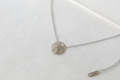 Necklace with rose pendant and Happiness greeting card