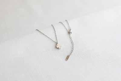 Necklace with clover leaf pendant and Happiness greeting card