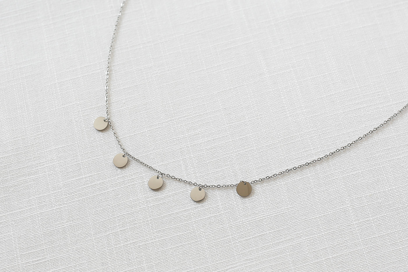 Kette mit Plättchen