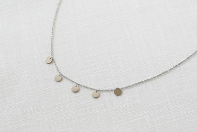 Kette mit Plättchen
