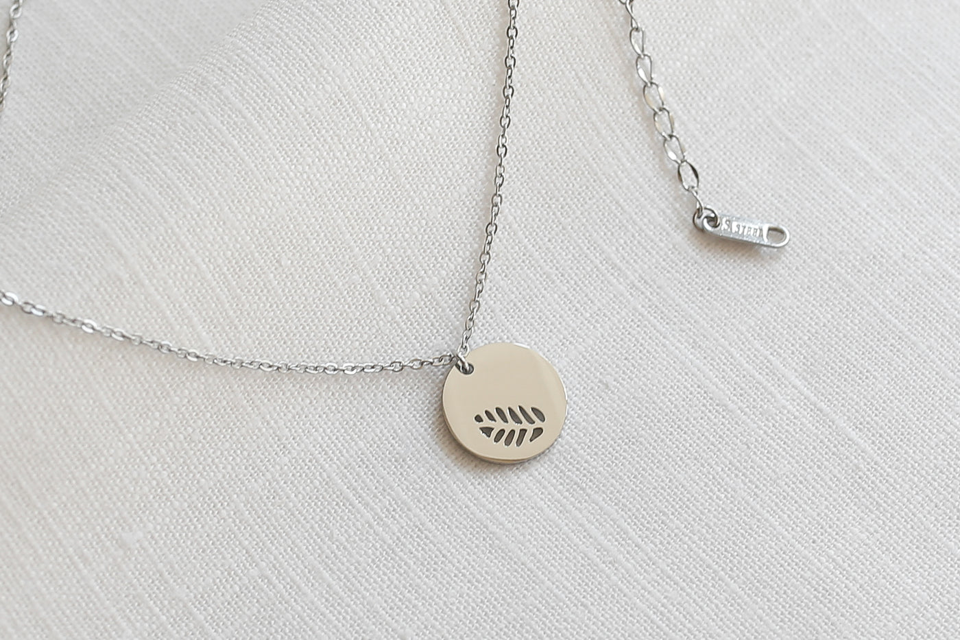 Necklace with elephant and happiness card
