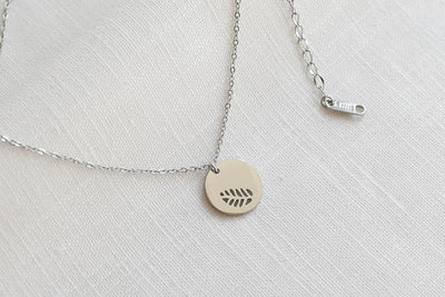 Necklace with elephant and happiness card
