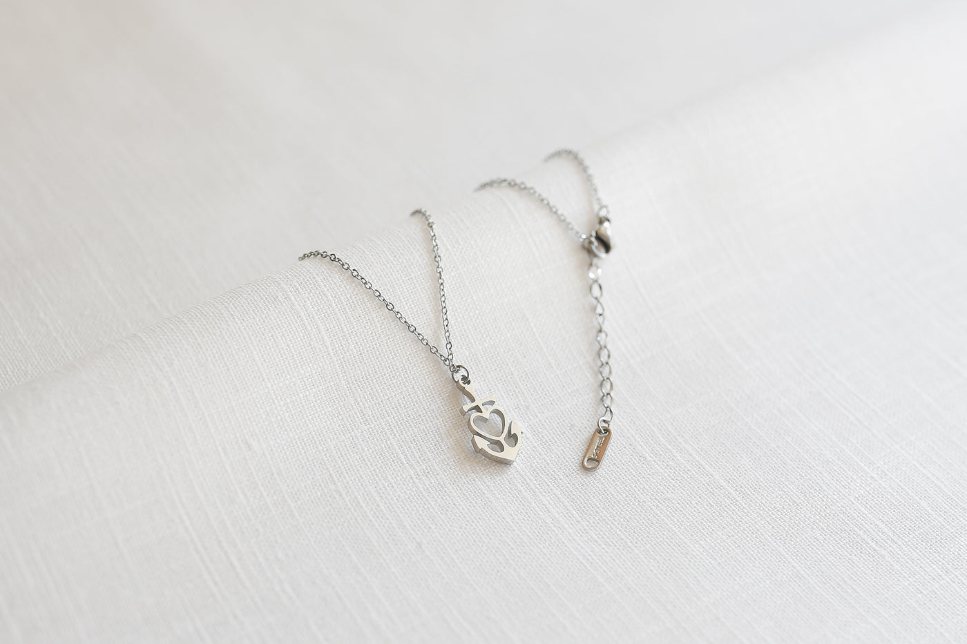 Kette mit Herz-Anker