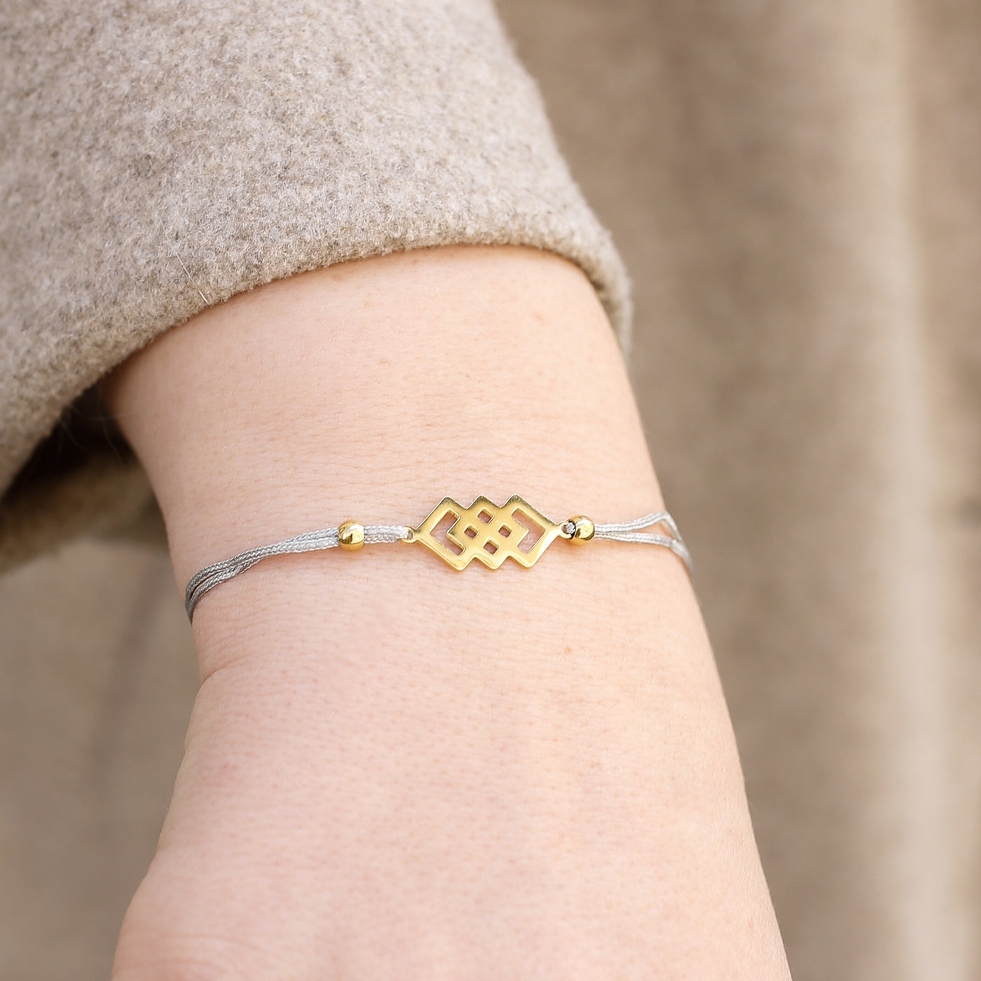 Bracelet with hexagon pendant and Happiness greeting card