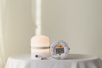 Kabellose LED Laterne in klein mit weißem Holz Henkel für indoor und outdoor 