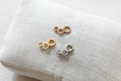 Goldene, Silberne und Rosegoldene Ohrstecker mit Ring Motiv 