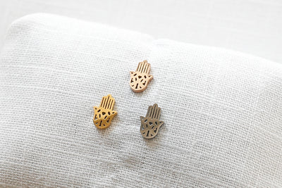 Drei verschiedene Ohrstecker in jeweils Gold, Silber und Rosegold 