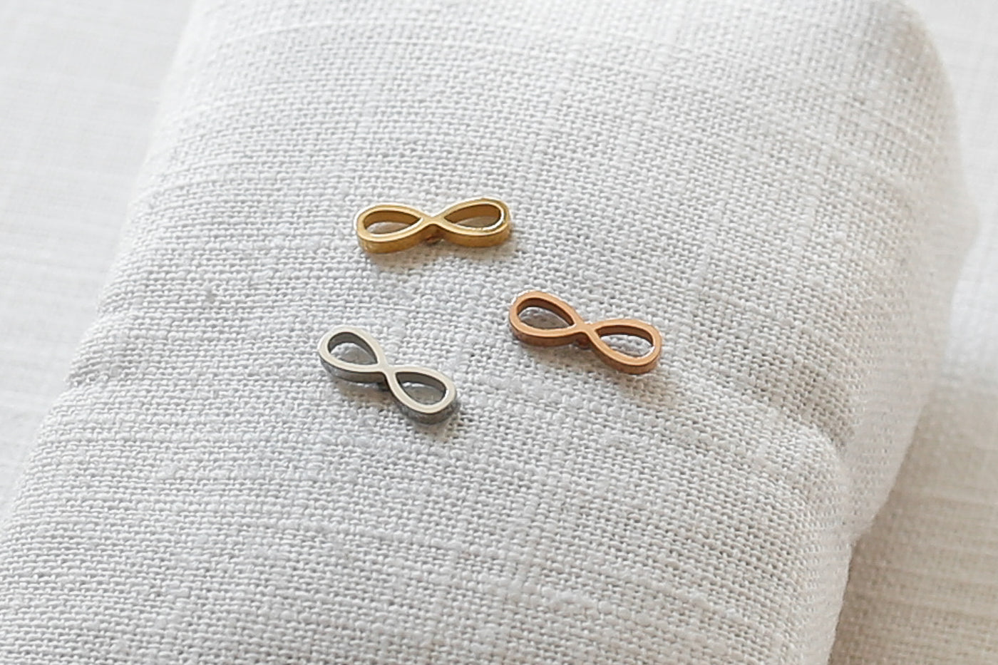 Ohrstecker mit Infinity Symbol