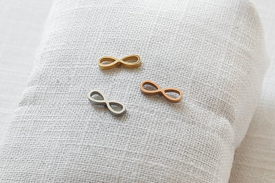 Ohrstecker mit Infinity Symbol