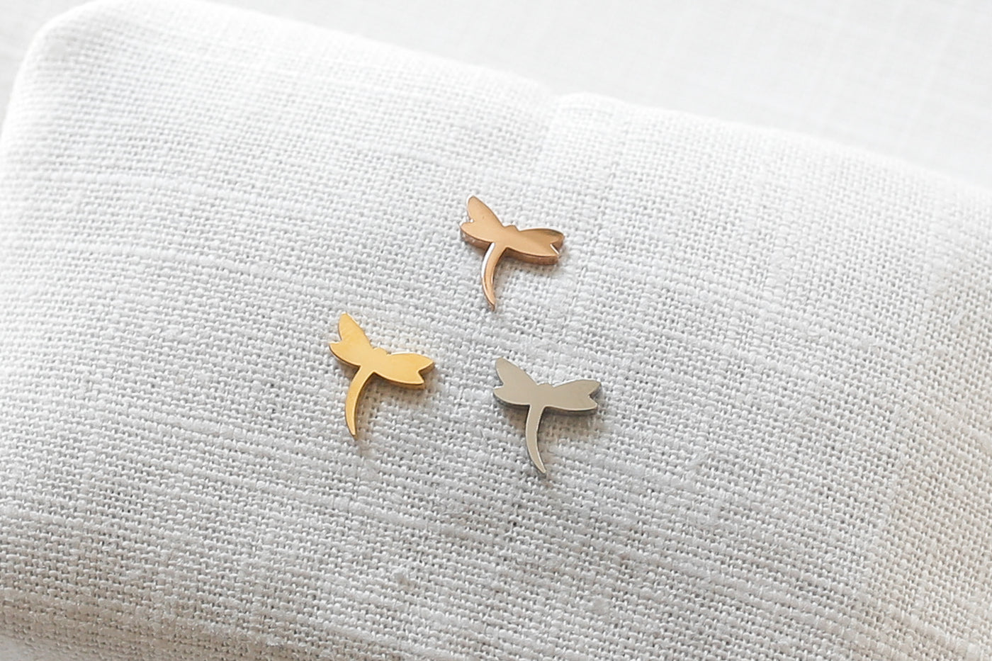 Drei Libellen Ohrstecker in jeweils Gold, Silber und Rosegold