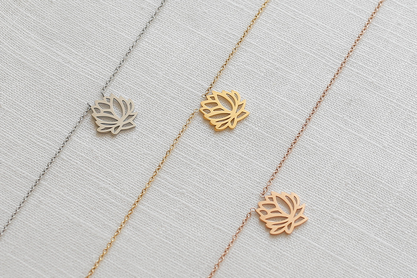 Silberne, Goldene und Rosegoldene Halsketten aus Edelstahl mit Lotus Anhänger