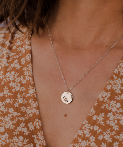 Necklace with elephant and happiness card