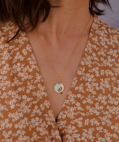 Necklace with elephant and happiness card