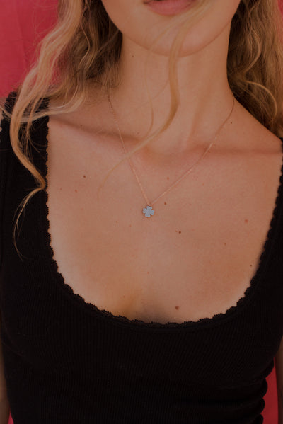 Necklace with clover leaf pendant and Happiness greeting card
