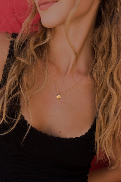 Necklace with clover leaf pendant and Happiness greeting card