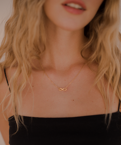 Necklace with heart pendant and Friendship greeting card