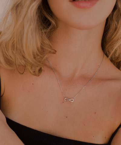 Necklace with heart pendant and Friendship greeting card