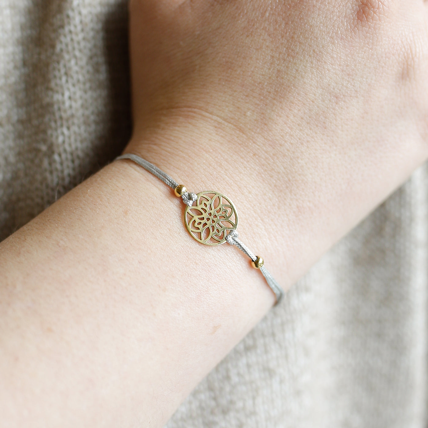 Bracelet with flower pendant and Happiness greeting card