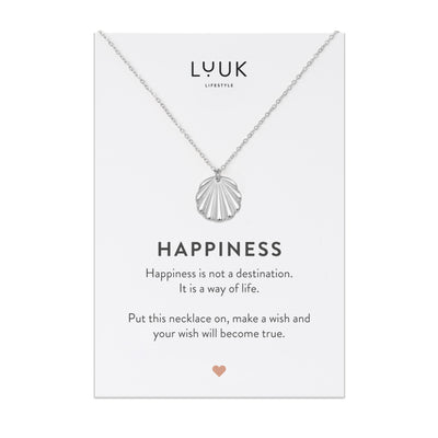 Halskette mit detailliertem Muschel Anhänger aus Edelstahl auf Happiness Spruchkarte von der Marke Luuk Lifestyle 
