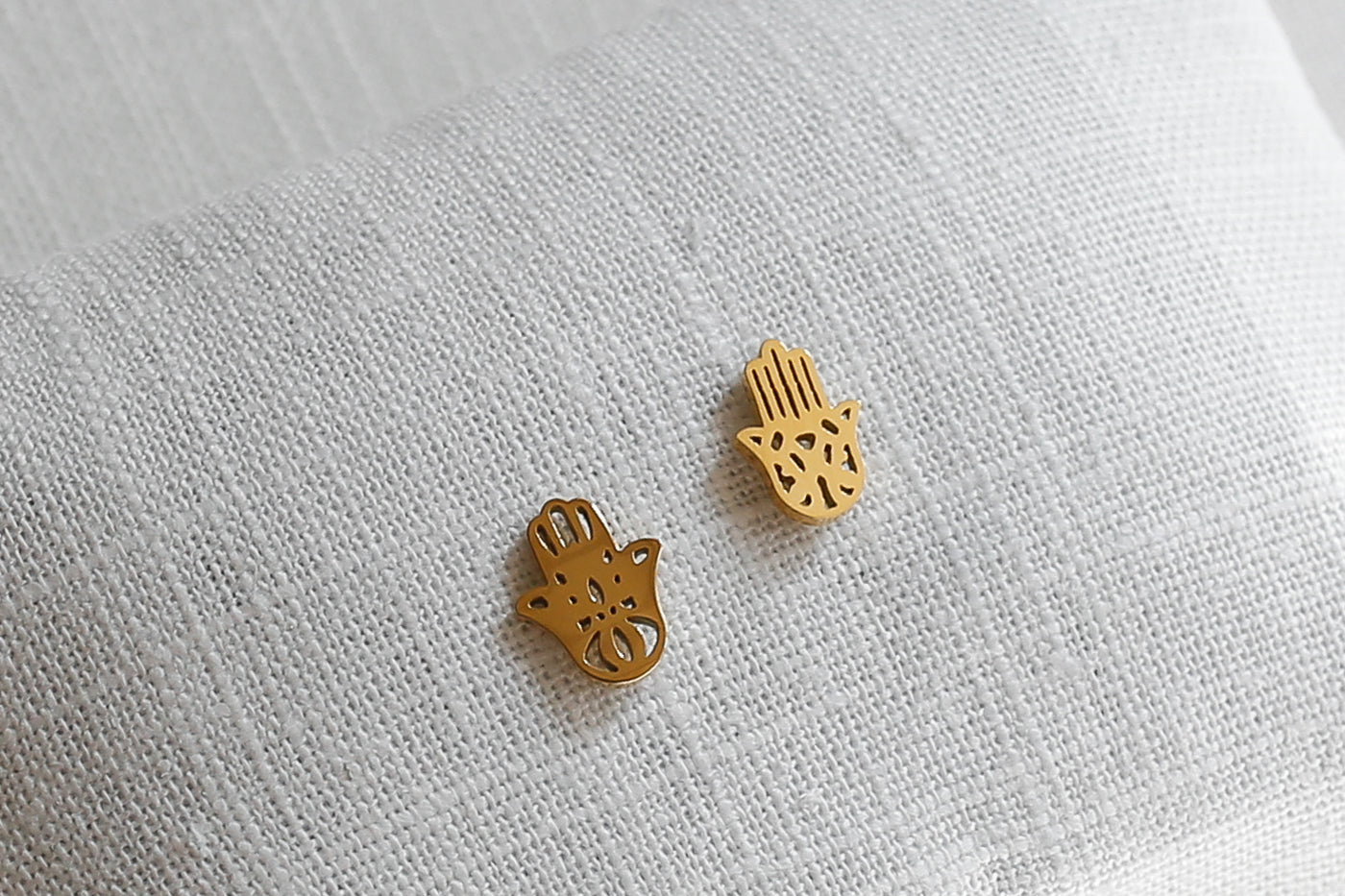 Detaillierte Hamsa Hand Ohrringe aus Edelstahl