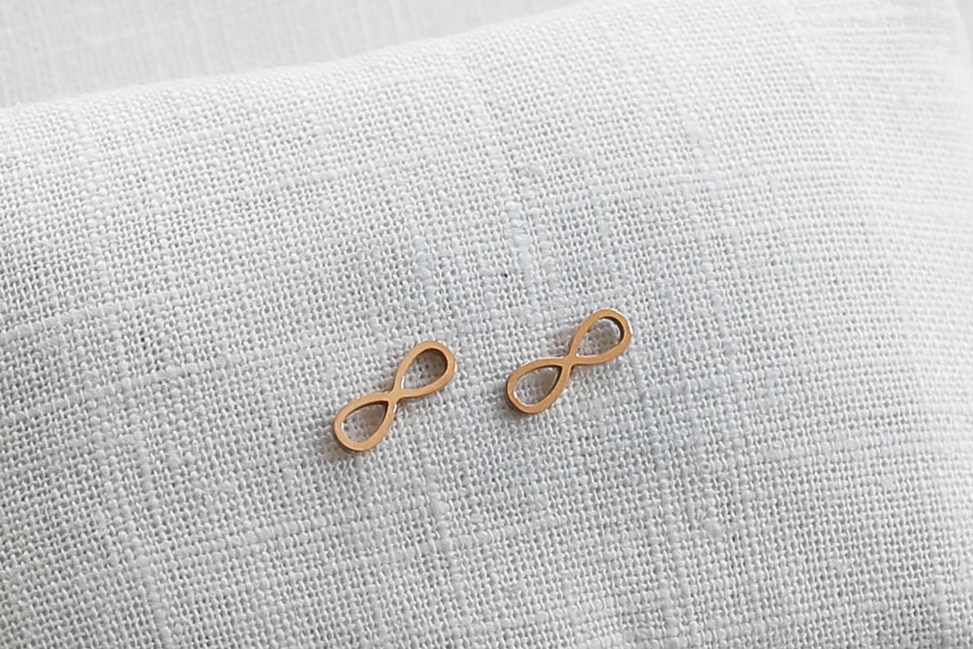 Ohrstecker mit Infinity Symbol
