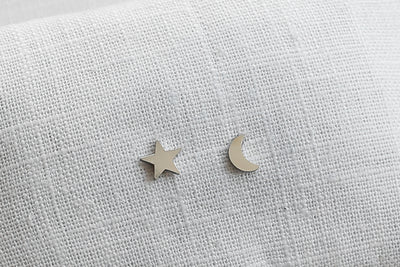 Sternen und Mond Ohrring auf Leinen im modernen Stil 