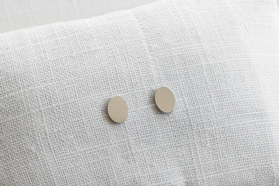 Ohrstecker mit ovalen Plättchen