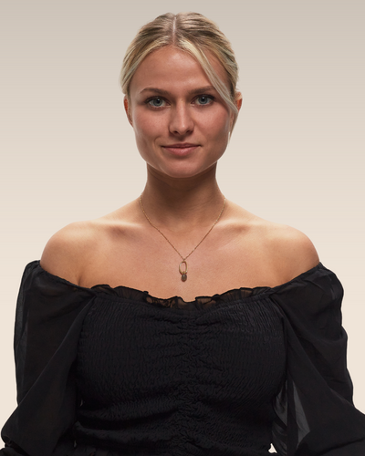 Kette mit ovalem Stein