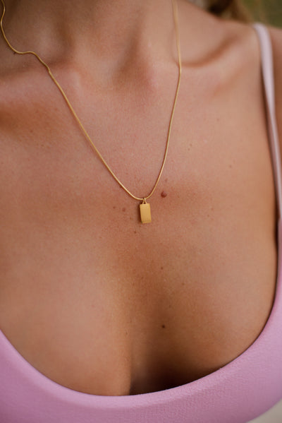 Necklace with Fatimas hand pendant and Happiness greeting card