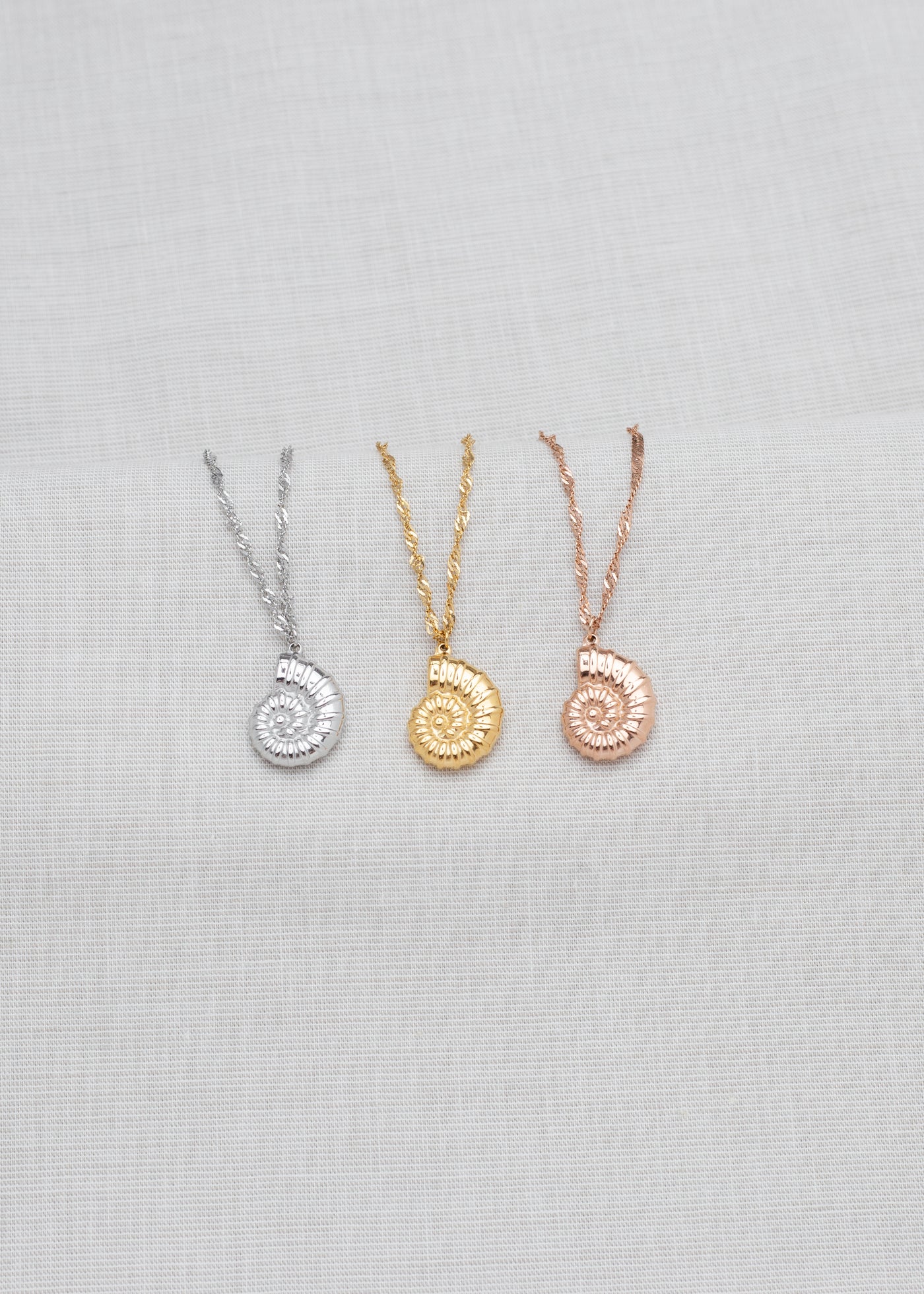 Necklace with lotus blossom pendant and Happiness greeting card