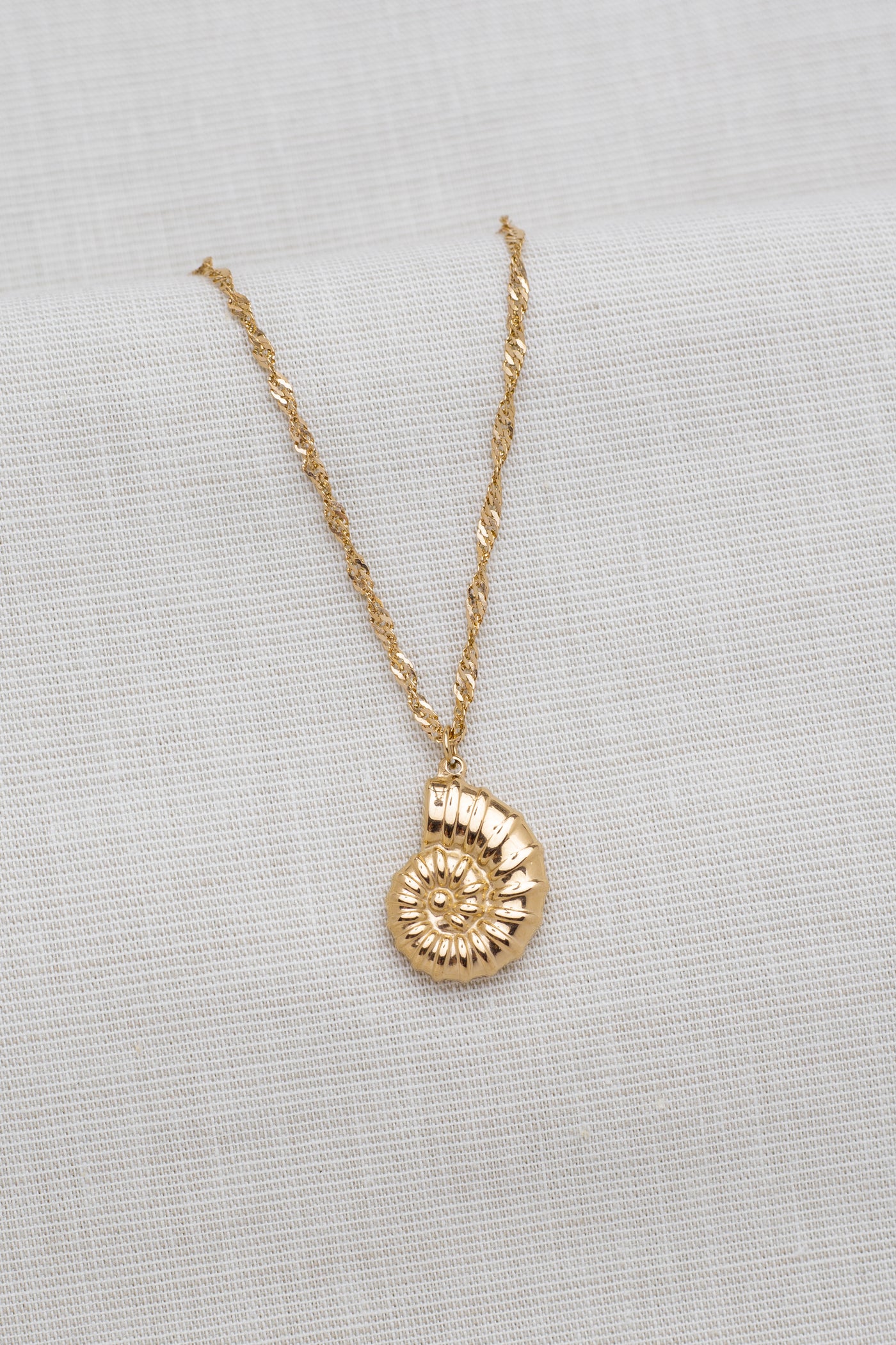 Necklace with lotus blossom pendant and Happiness greeting card