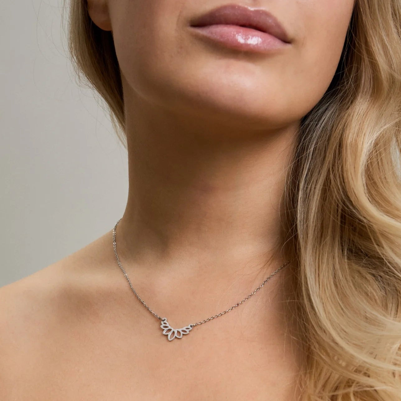 Kette mit Lotusblüte