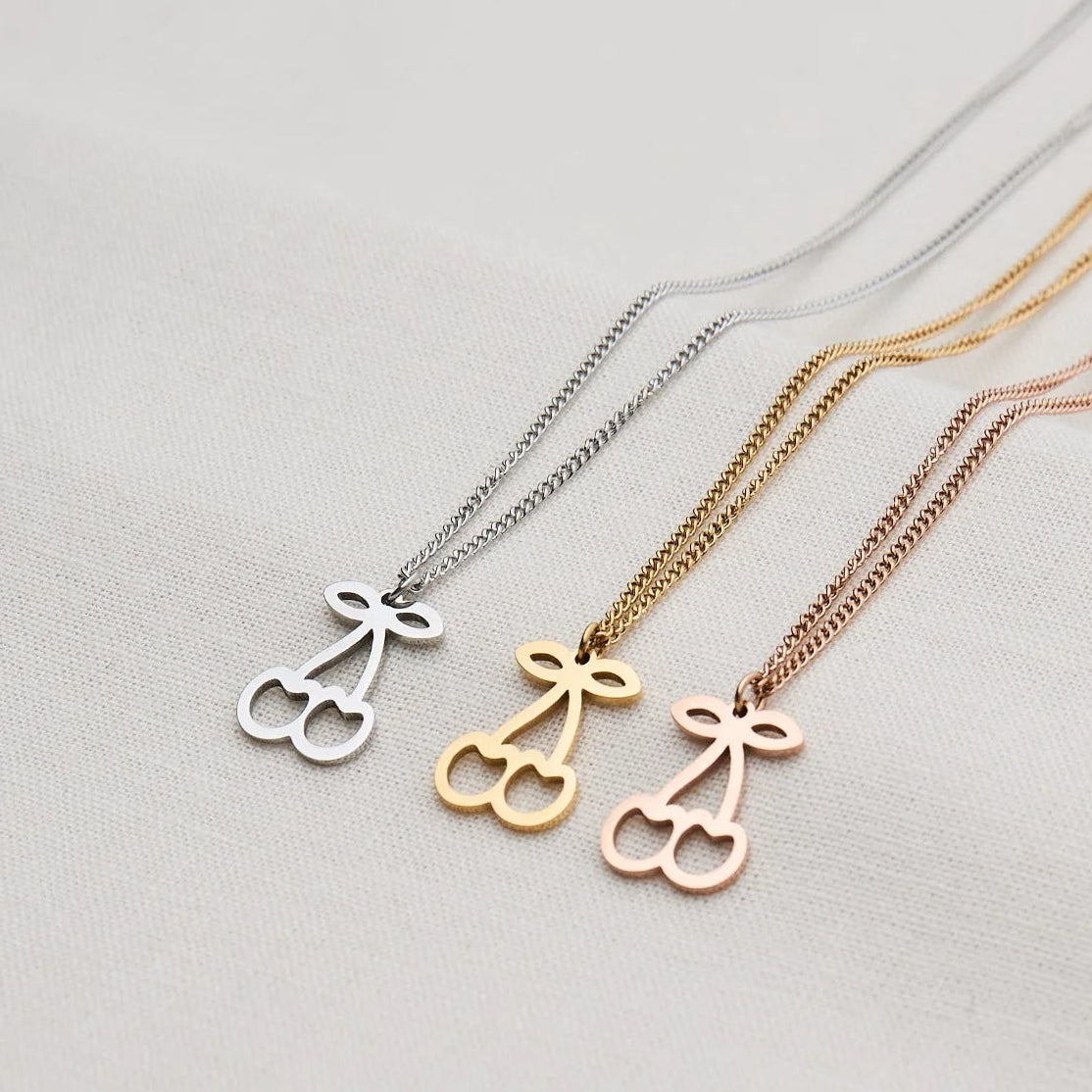 Kette mit Kirsche