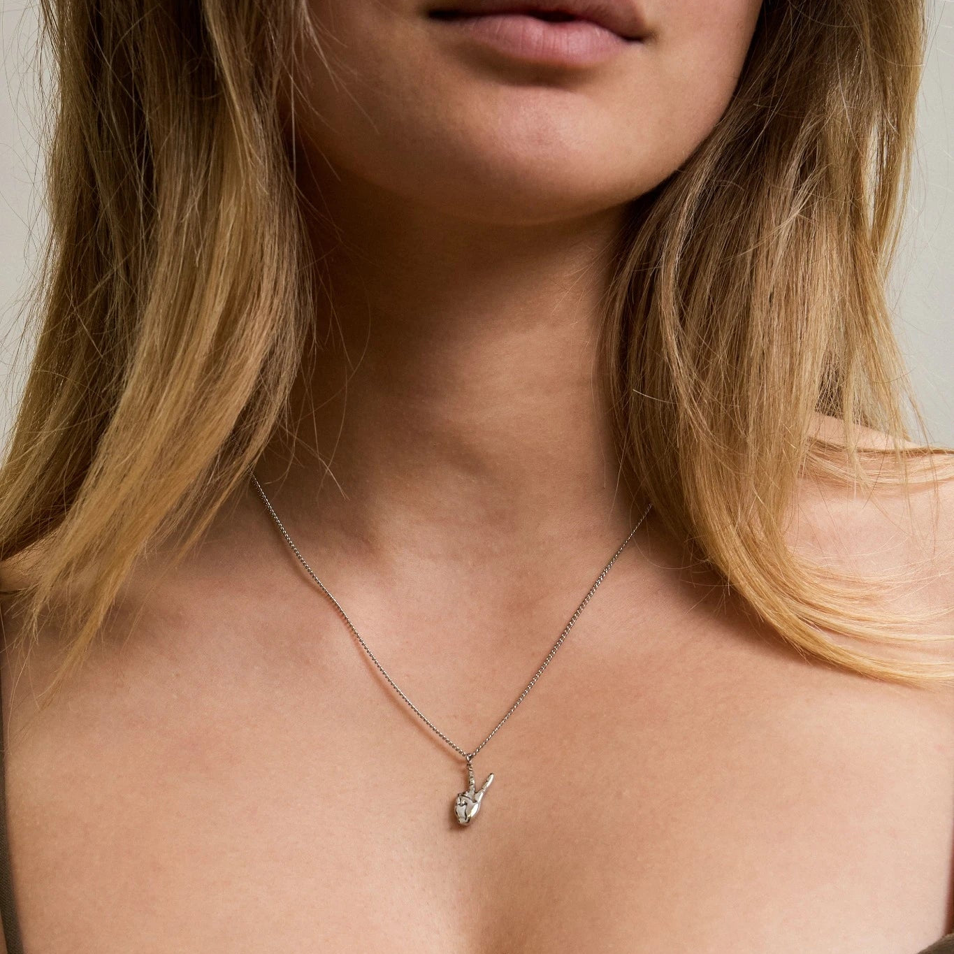 Kette mit Victory Hand