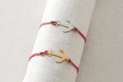 Bracelet with anchor pendant and Happiness greeting card